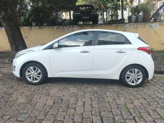 HYUNDAI HB20 1.6 PREMIUM 16V FLEX 4P AUTOMÁTICO HYUNDAI HB20 1.6 PREMIUM 16V FLEX 4P AUTOMÁTICO